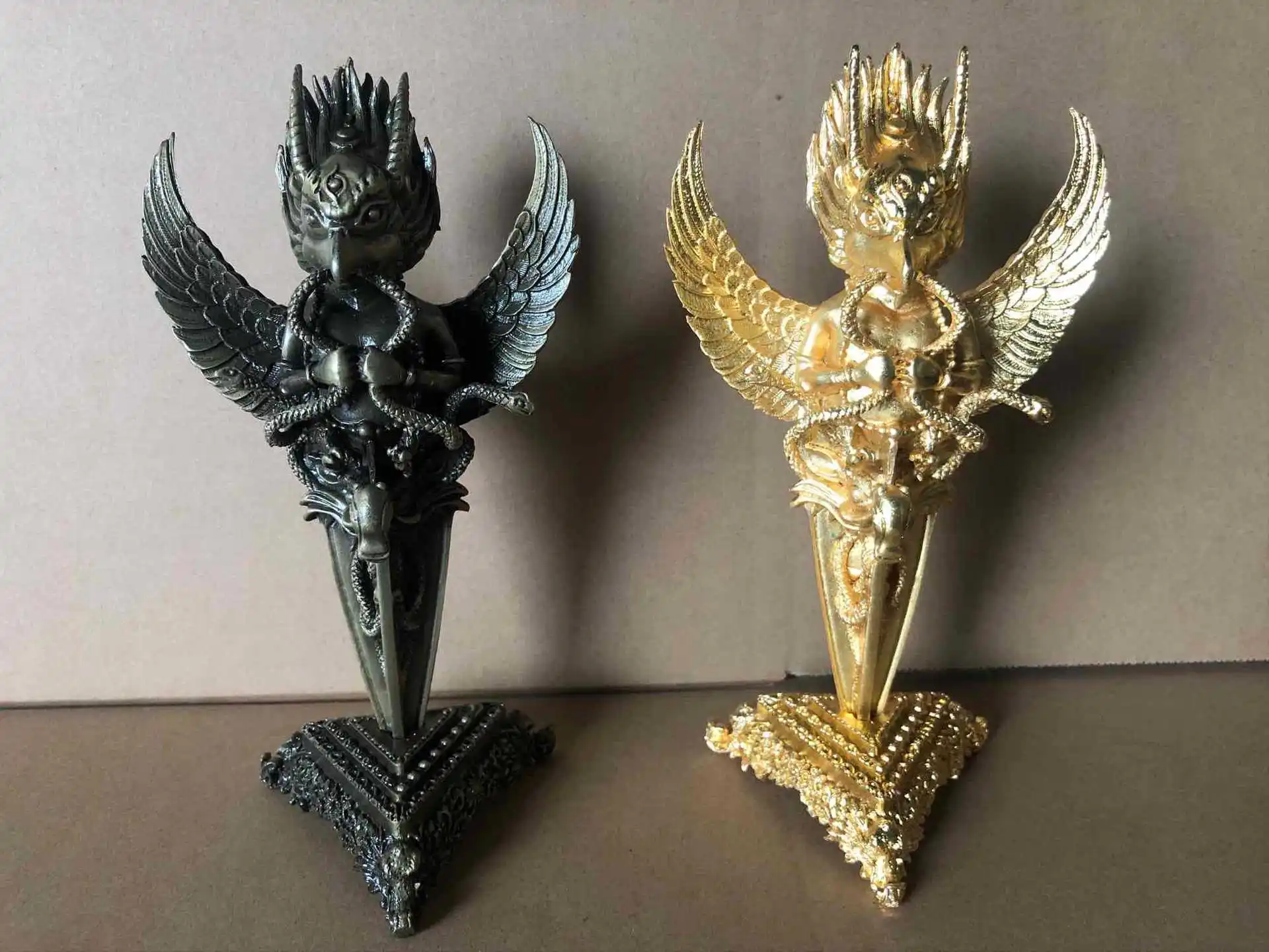 Vajra Stößel Reinem Kupfer Legierung Gold-winged Dapeng Vogel Diamant Plaque mit Basis Metall