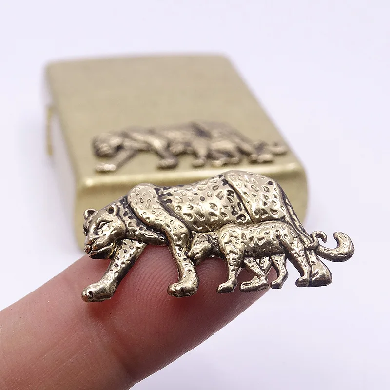 1pc Leopard Metall abzeichen Geeignet Für Kerosin Öl Leichter DIY Mithelfer für Schleifen Rad