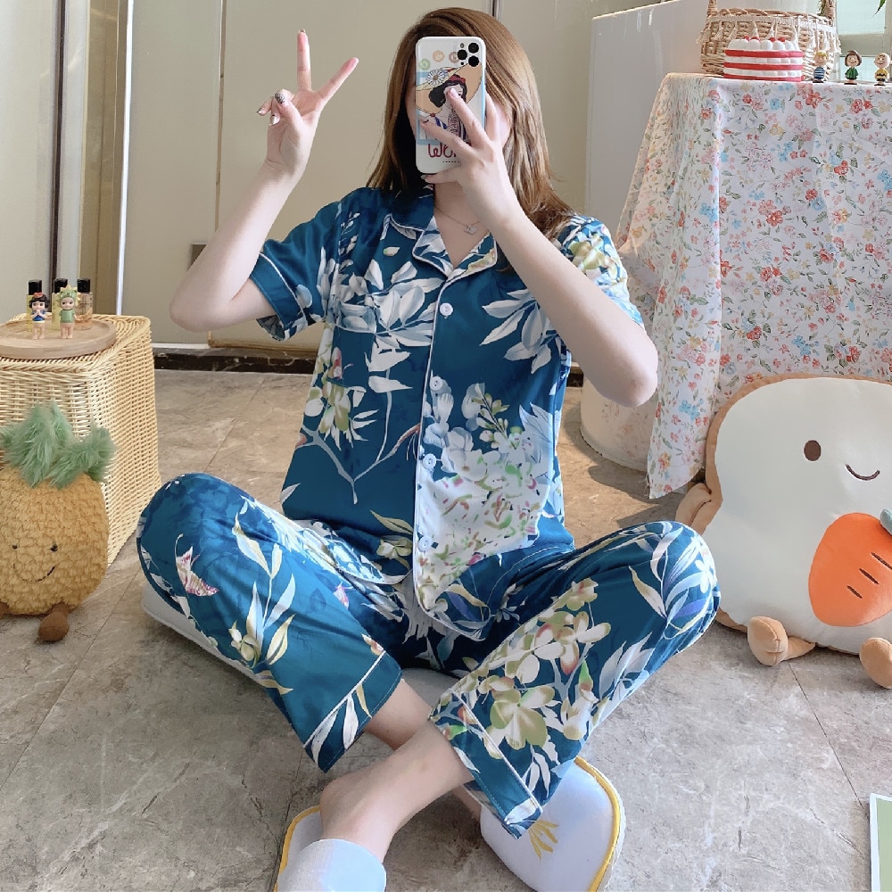 Ladies silk pajamas summer short-sleeved trousers two-piece cardigan loose simple home service ice silk printing casual pajamas