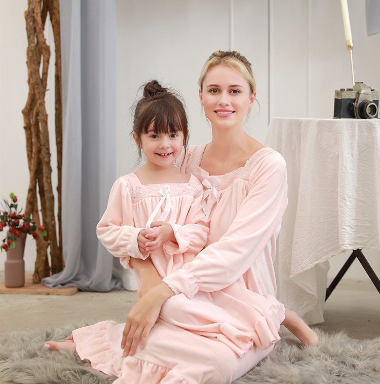 Pijamas Dress for Family Warm Soft Fleece Sleepwear Mommy And Me Clothes Sleeprobe Casual Loose Homewear Family Matching Clothes