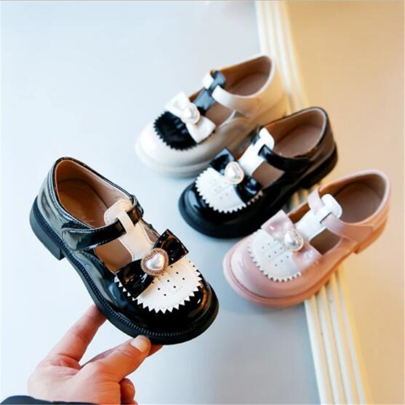 Children Brogue Flat Shoes 2022 New kids Leather Shoes baby girls Bowknot Rhinestone Love Princess Shoes Waterproof pink shoes