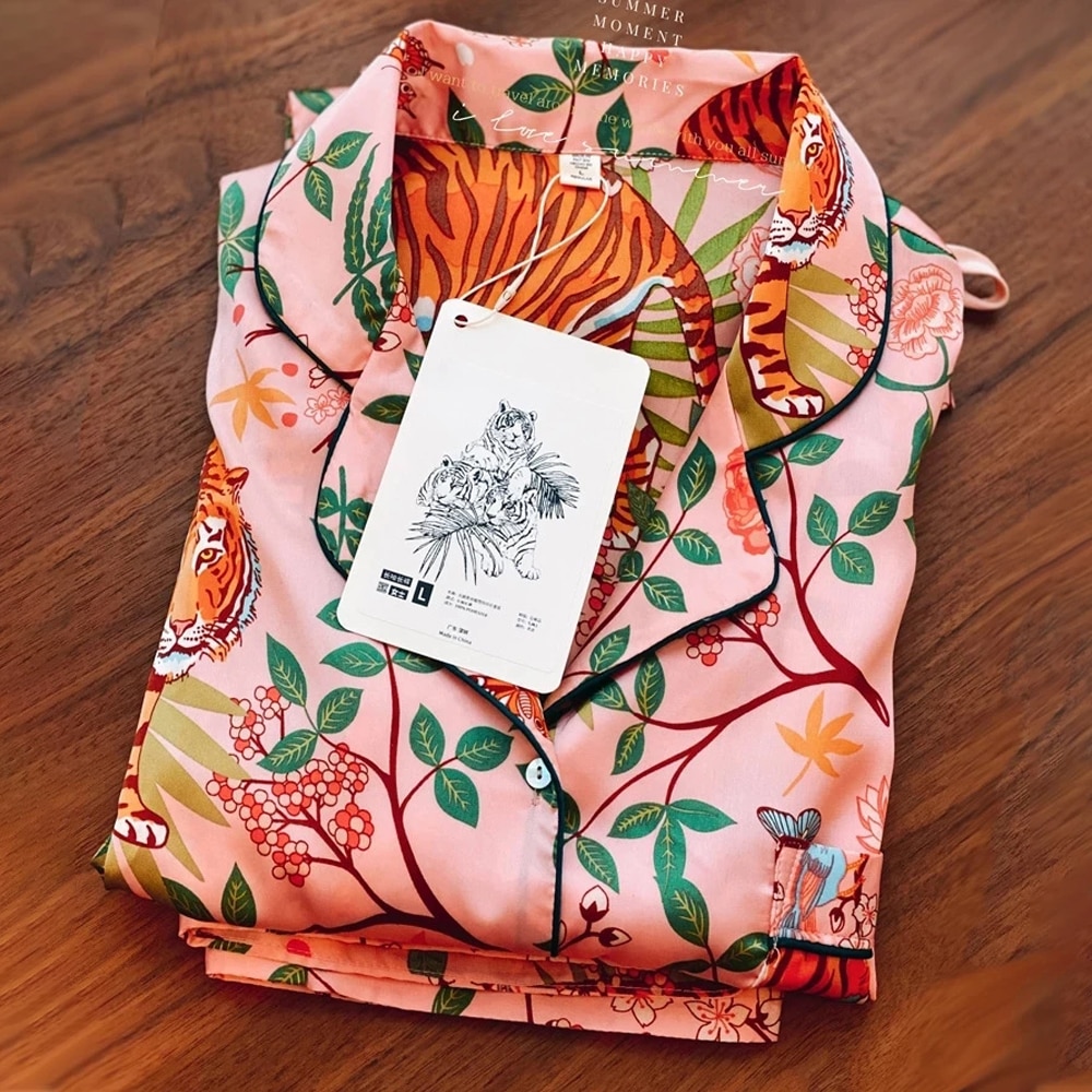 2022 New Jungle Tiger Imitation Silk Pajamas Women Pink Long Sleeved Trousers Women Can Wear Outside Sleepwear Two-Piece Fashion