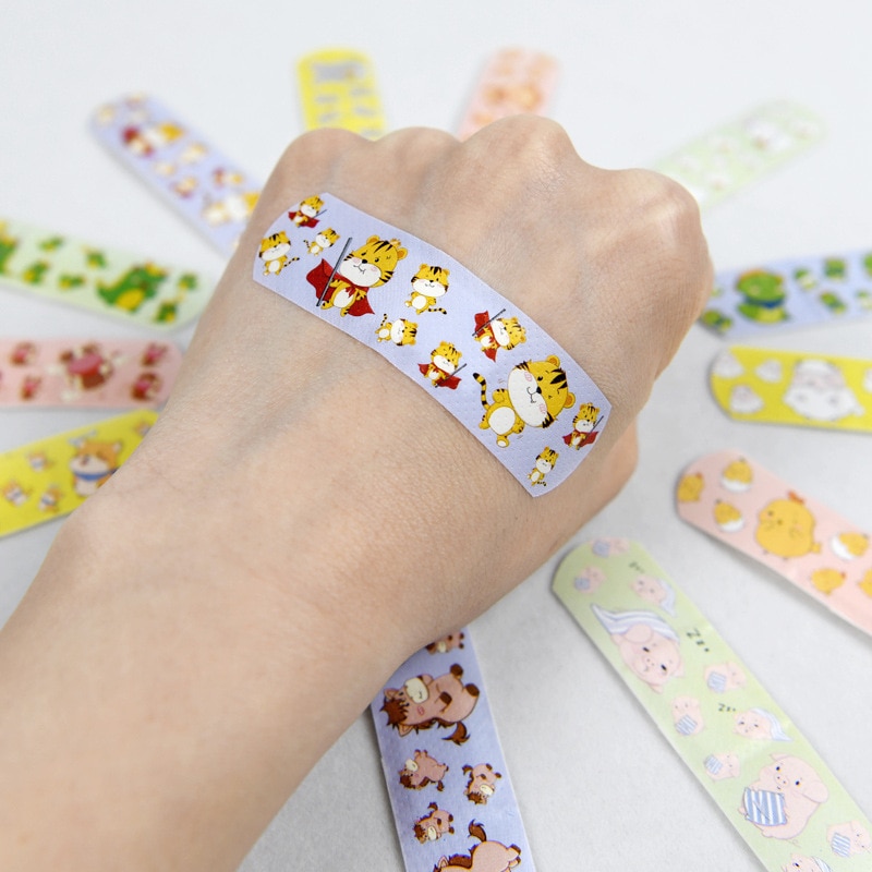 120pcs/set Cartoon Animal Prints Band Aid Waterproof Medical Strips First Aid Wound Plaser Patch Kawaii Adhesive Bandages Tape