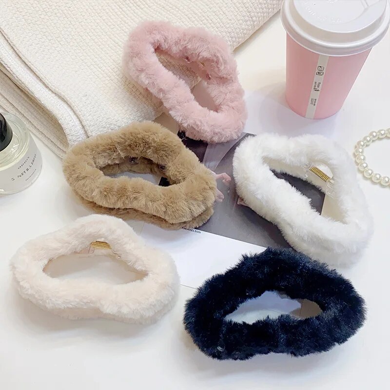 New Winter Solid Cloud Plush Hair Claw for Women Girls Long Thick Hair Holder Clip Fluffy Hair Claw Fashion Hair Accessories