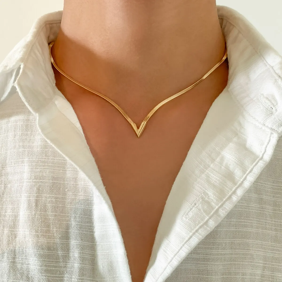 Vintage Simple Flat Snake Clavicle Chain Necklace for Male Creative V Shape Pendant Choker Jewelry