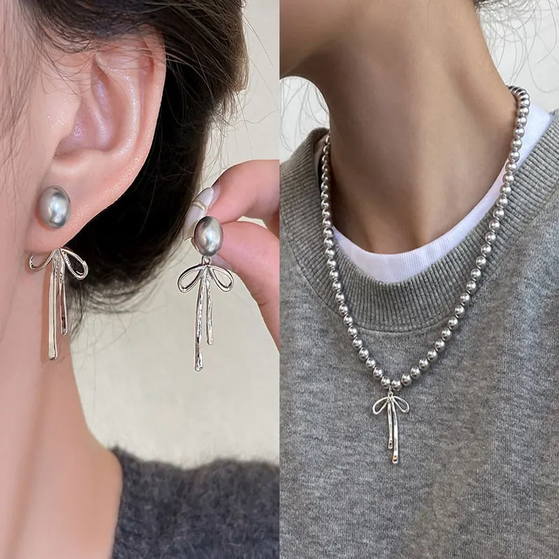 Mode Grau Imitation Perle Fliege Anhänger Halskette für Frauen Einfache Handgemachte Bogen Geformte Ohrringe Trend Schmuck Set