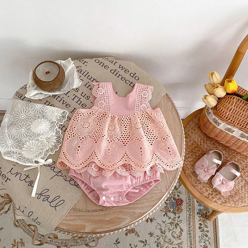 2024 Sommer neue Baby Spitze aushöhlen Kleidung Set Kleinkind Mädchen Blume Liebe Spitze Spleiß