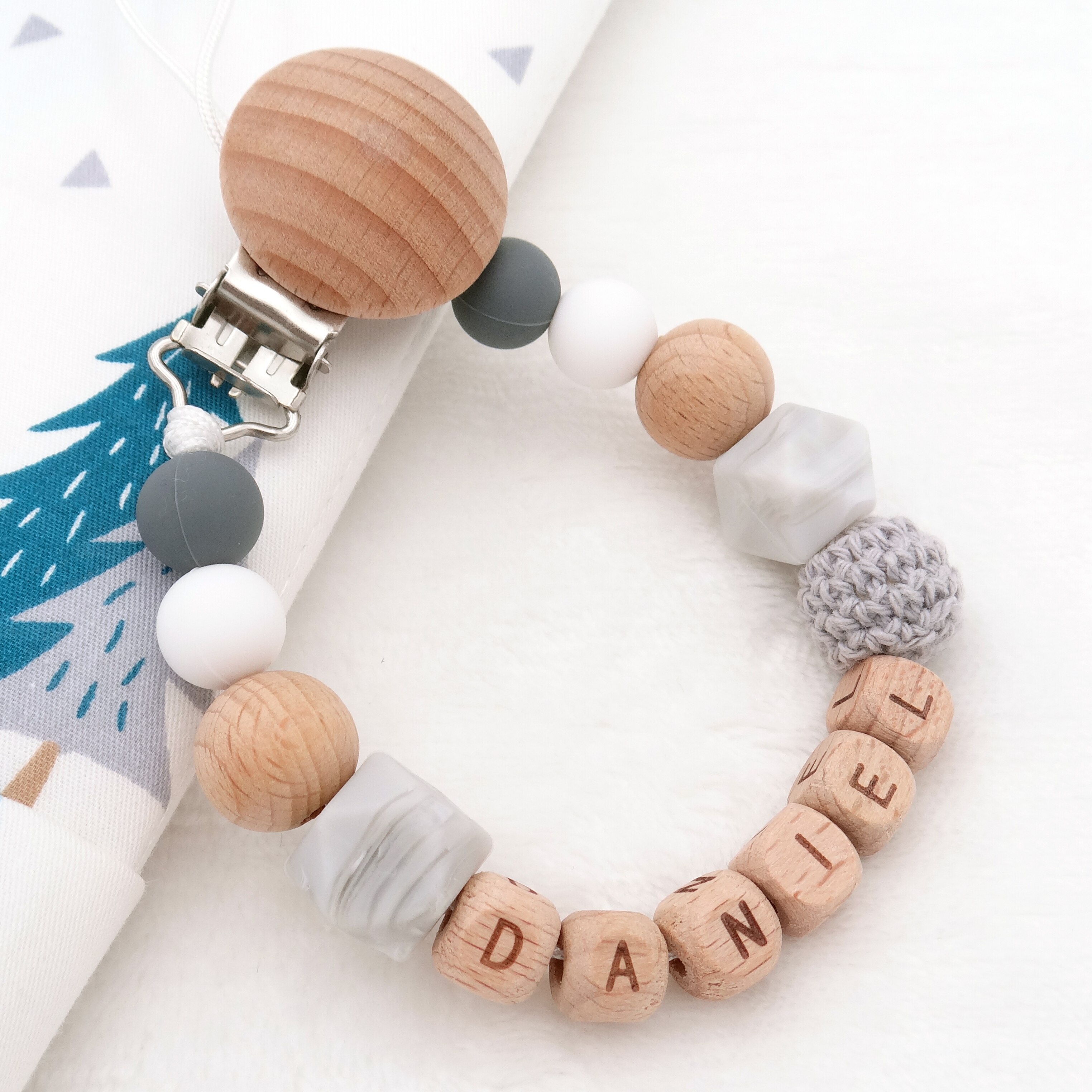 Wooden Letters Free Personalized Name Handmade Pacifier Clips Holder Chain Silicone Pacifier Chains Baby Teether Teething Chain