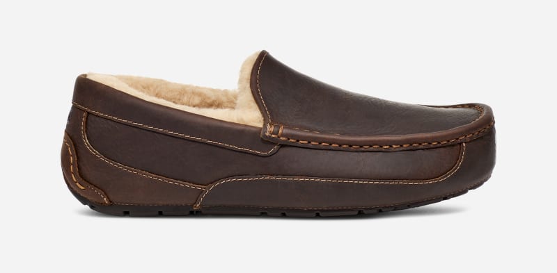 UGG® Ascot Slipper for Men in Brown, Size 6, Leather/Wool