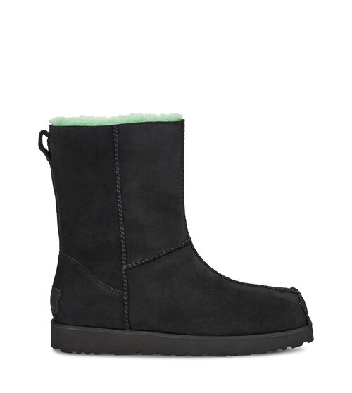 UGG Crafted Stitched Boot in Black/Absinthe, Size 7
