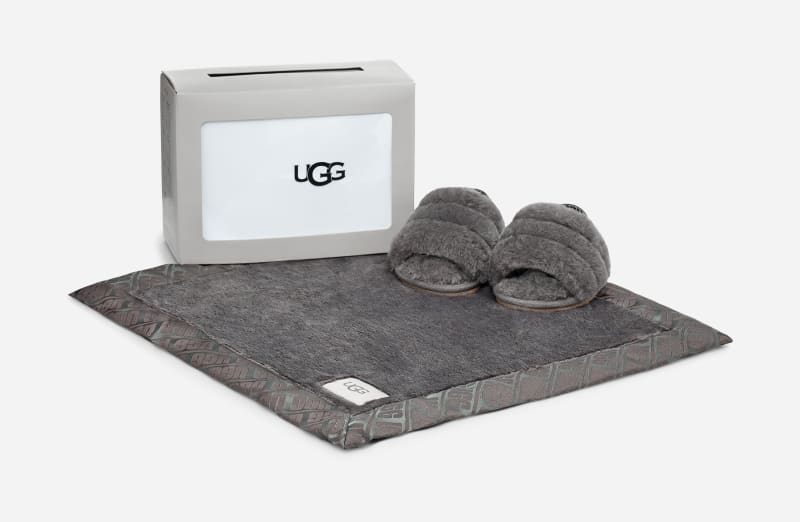 UGG® Fluff Yeah Slide and Lovey Blanket for Kids in Grey, Size 4