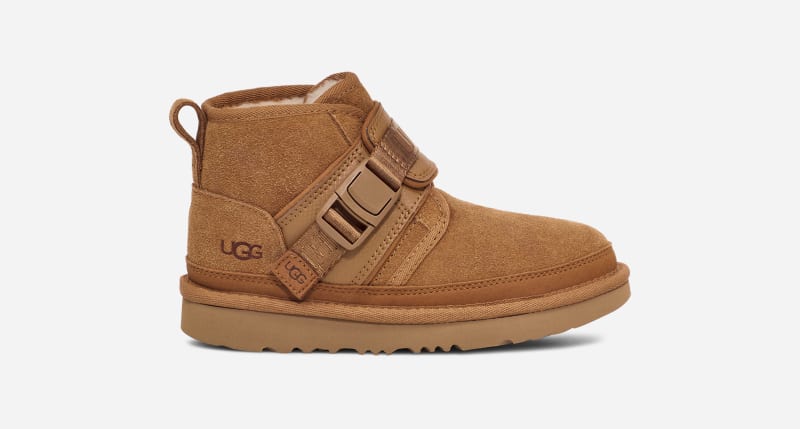 UGG® Neumel Snapback Boot for Kids in Brown, Size 2, Leather