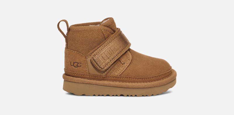 UGG® Neumel Snapback Boot for Kids in Brown, Size 11, Leather