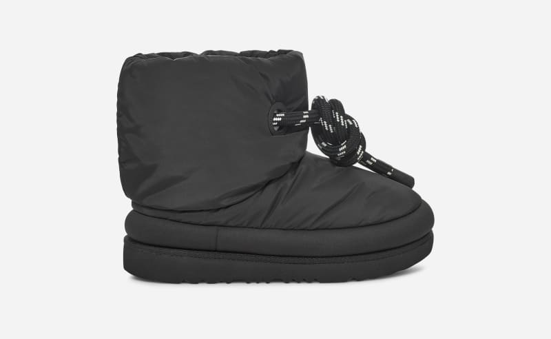 UGG® Classic Maxi Short Boot for Kids in Black, Size 2, Textile