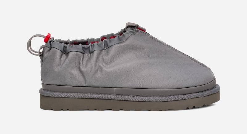 UGG® Tasman Shroud Zip in Grey, Size 10