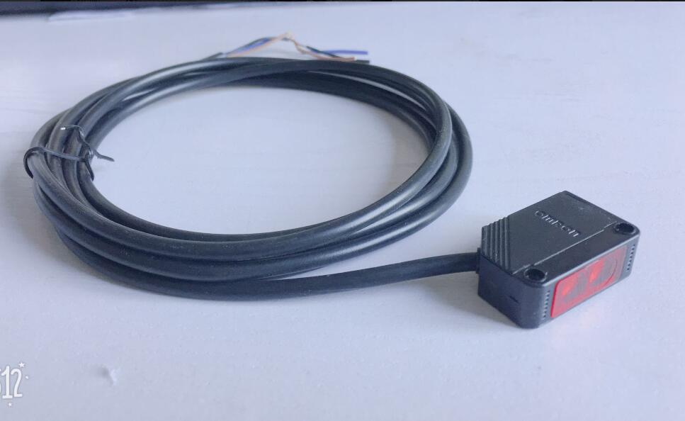 Infrared diffuse reflection type photoelectric switch E3Z-L61 E3Z-L62 E3Z-L81 E3Z-L82 E3Z-L66 E3Z-L86
