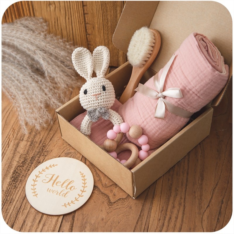 Baby Towel Newborn Bath Set Gifts Box Double Sided Cotton Blanket Wooden Rattle Brushs Bracelet Crochet Baby Bath Birthday Gift 