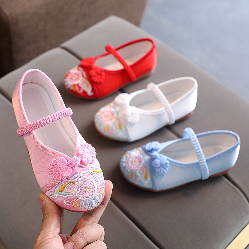 Handmade Embroidery Kids Shoes Chinese Style Cloth Surface Shoes for Girls Elegant Traditional Flower Pattern Hanfu Shoes F01173