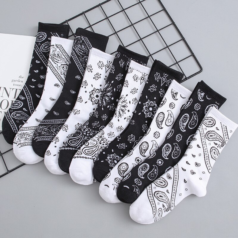 Man Black White Printing Socks Fashion Cashew Flowers Funny Happy Male Breathable Cotton Socks Harajuku Kawaii Chaussette