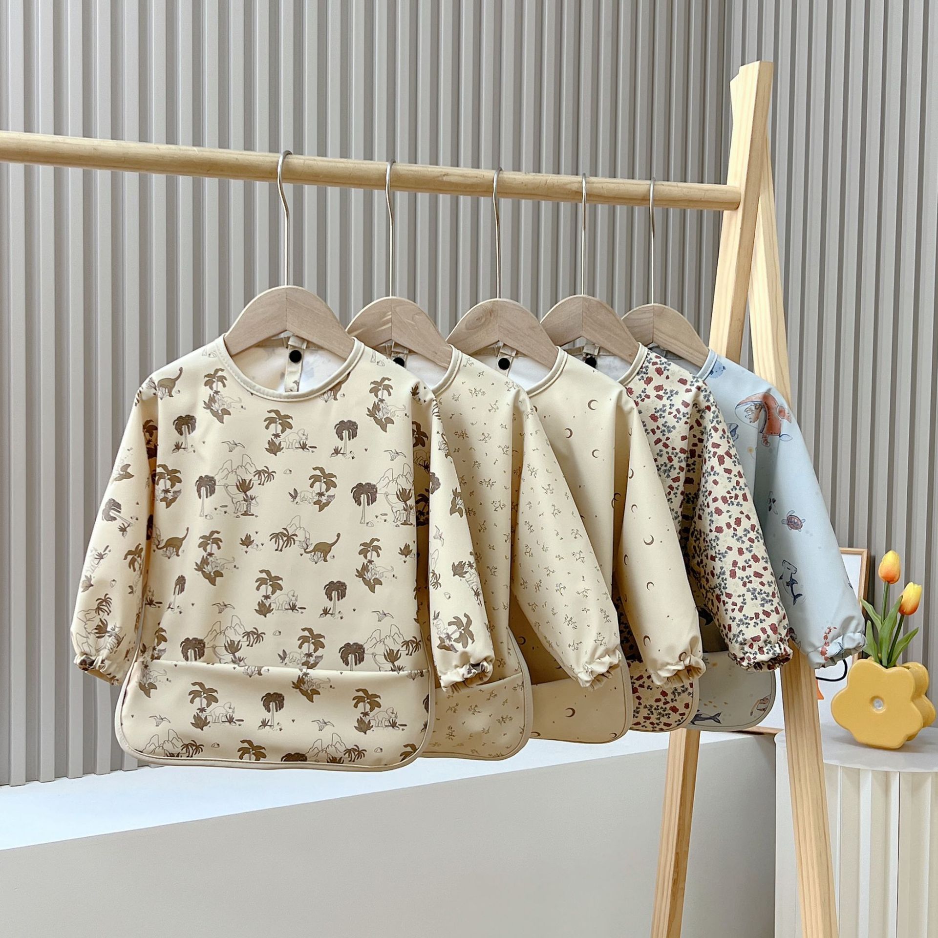 Baby Feeding Bib Long Sleeve Baby Boy Girl Cute Cartoon Print Bibs Apron Easy Clean Kids Waterproof Saliva Towel Art Workwear