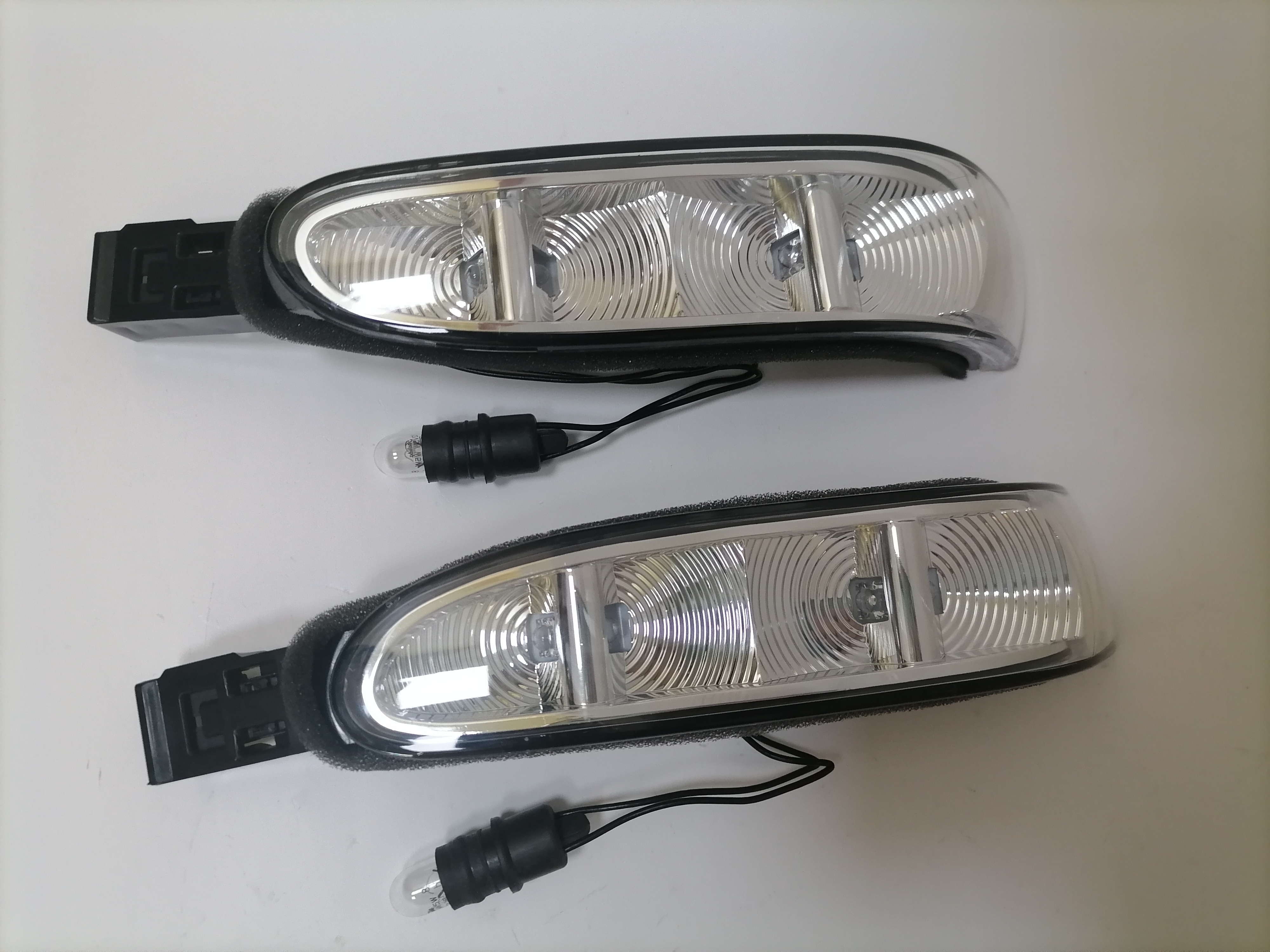 OE;A1648200521 A1648200621 For Benz left and right Rearview Mirror Turn Signal Lights Old W251 R-Class W164 ML-CLass GL-Class