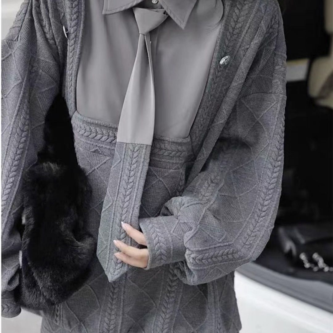 ZCSMLL Autumn 2022 New European style High sense niche design loose casual splicing tie sweater women's pullover