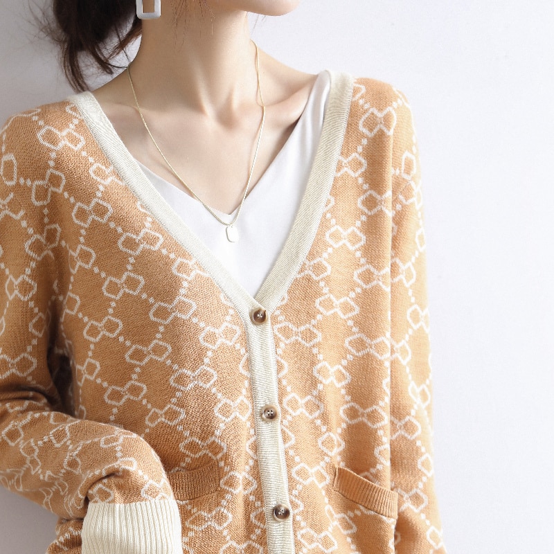 Autumn And Winter 2023 New All Wool VNeck Cardigan High-end Casual Fashion Korean Style Early Autumn Thin Woman