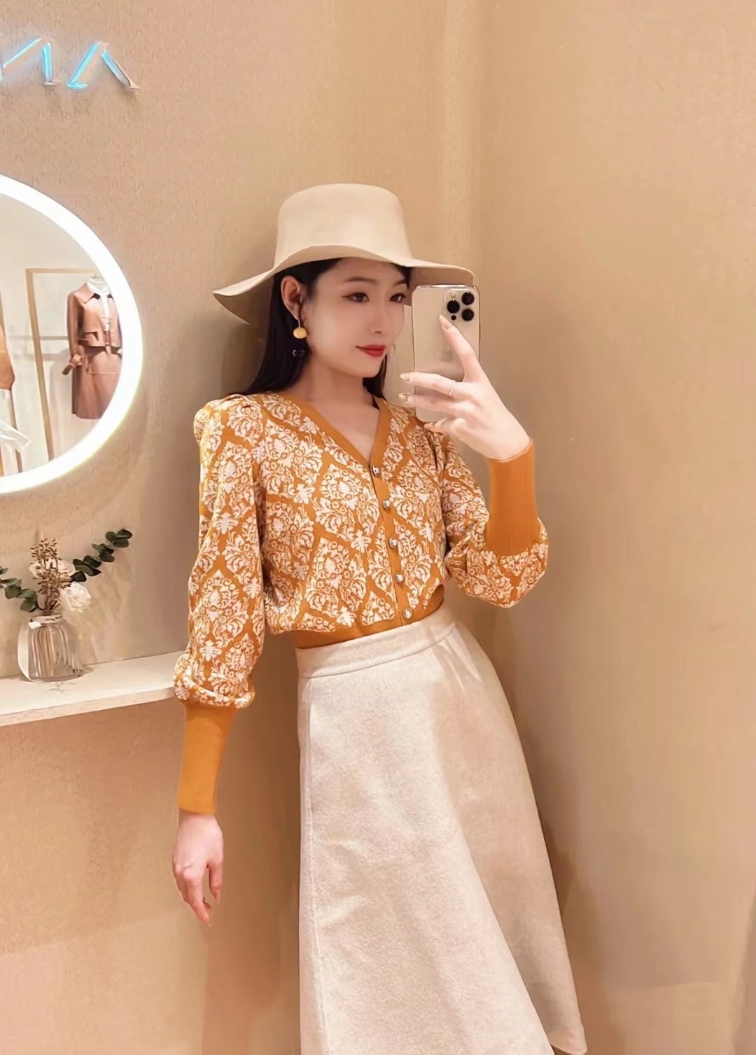 V-neck Bubble Sleeve Knitted Cardigan Women's New Spring 2023 Commuter Single-breasted Jacquard Knitted Cardigan Thin Coat