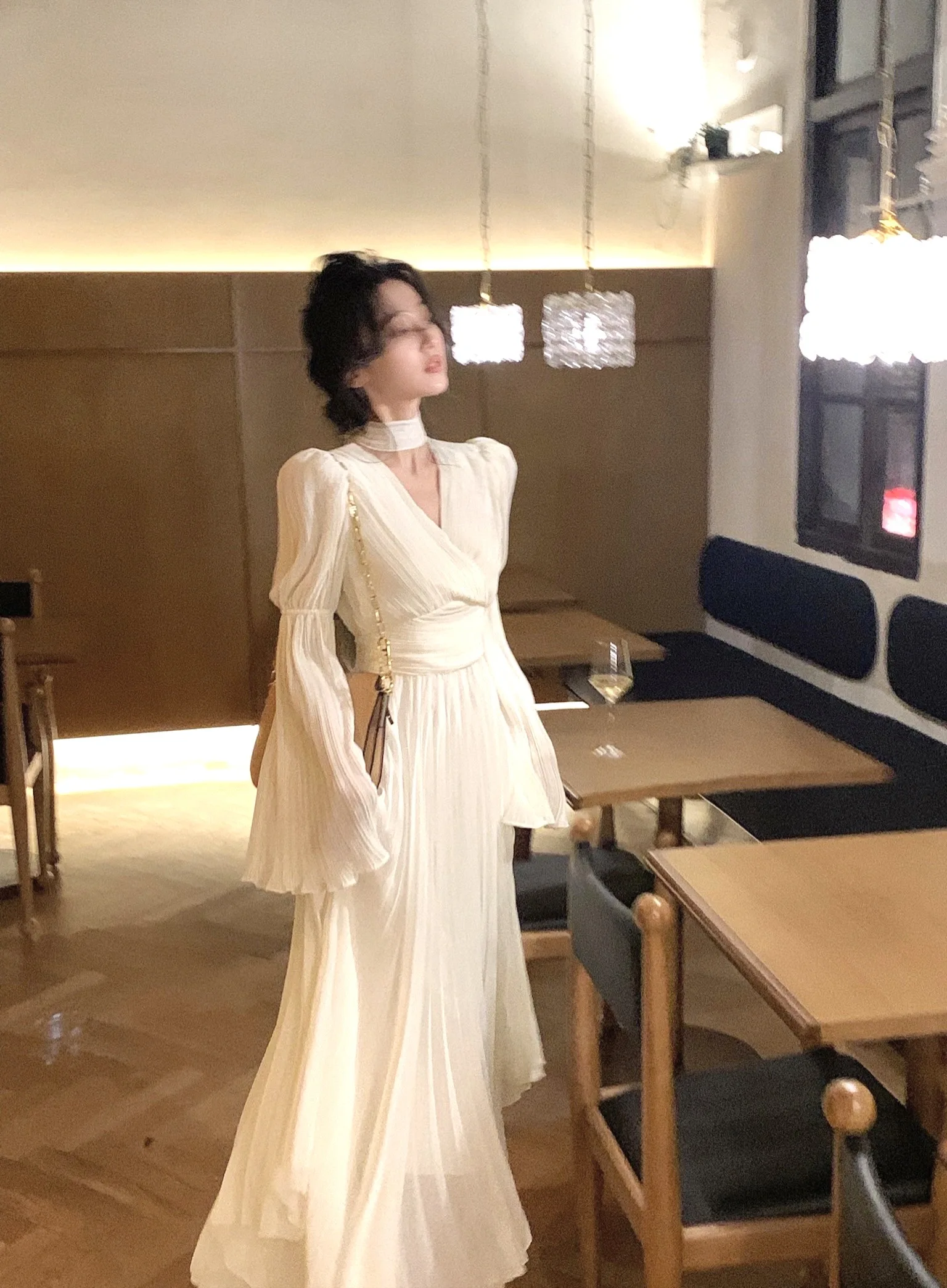 Spring and Autumn Long sleeved V-neck Sparkling Sleeve White Dress Fashion French Style Women's Dress Prom Dress Office Dre
