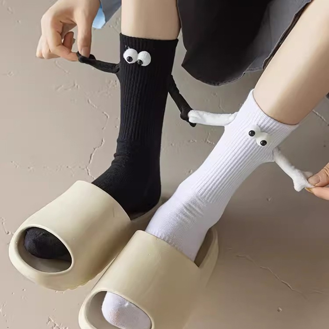 Couple Magnetic Socks With Hands Fashion Paired Funny Cute Doll White Socks Woman Kawaii Medium Tube Sports Hose