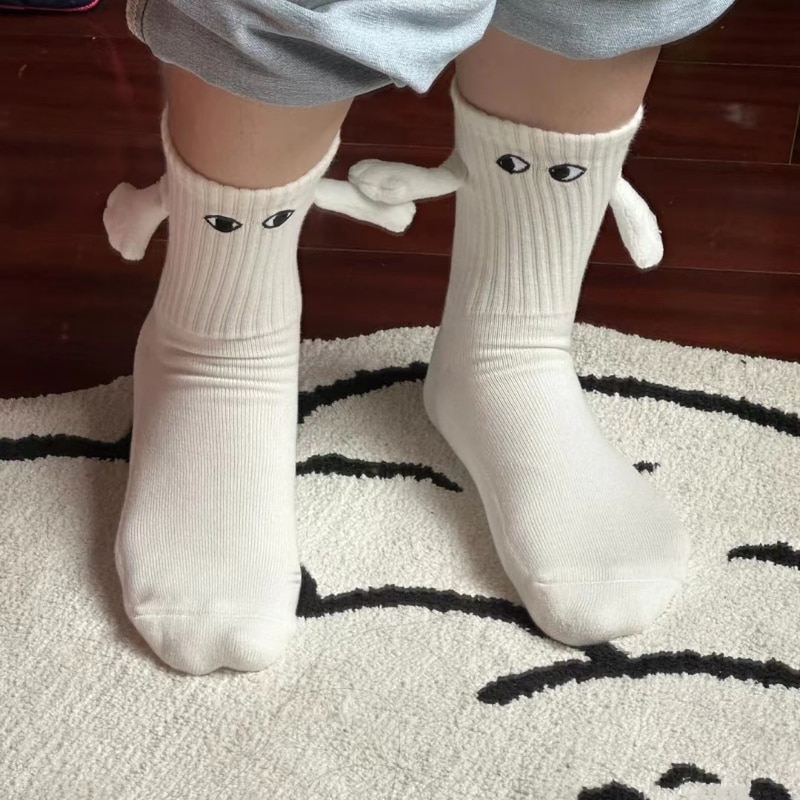 1 Pair Hand in hand Interesting Creative Magnetic Attractive Hand Black and White Cartoon Eyes Couple Socks 2023 Fashion