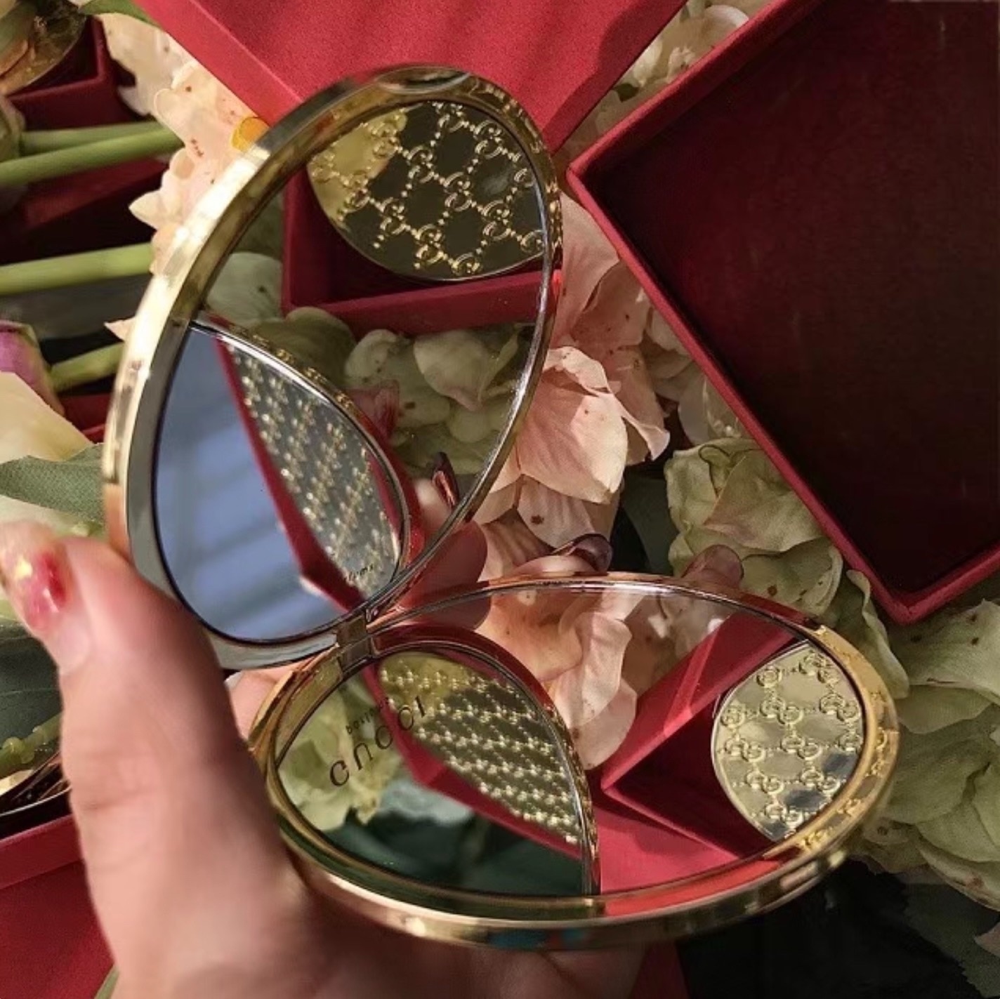Luxury Gold Travel Makeup Mirror Compact Stainless Steel Metal Pocket Vanity Mirror 2 Sided Women Portable Folding Mirror Gift