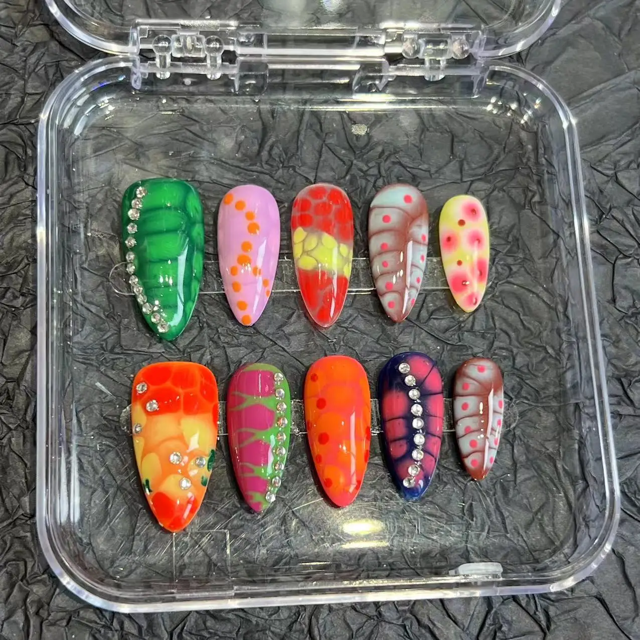 10pcs Handmade Press on Nails Colorful Snake Pattern Fake Nail Tips for Women Lady Wearable European Punk Style Almond Fake Nail