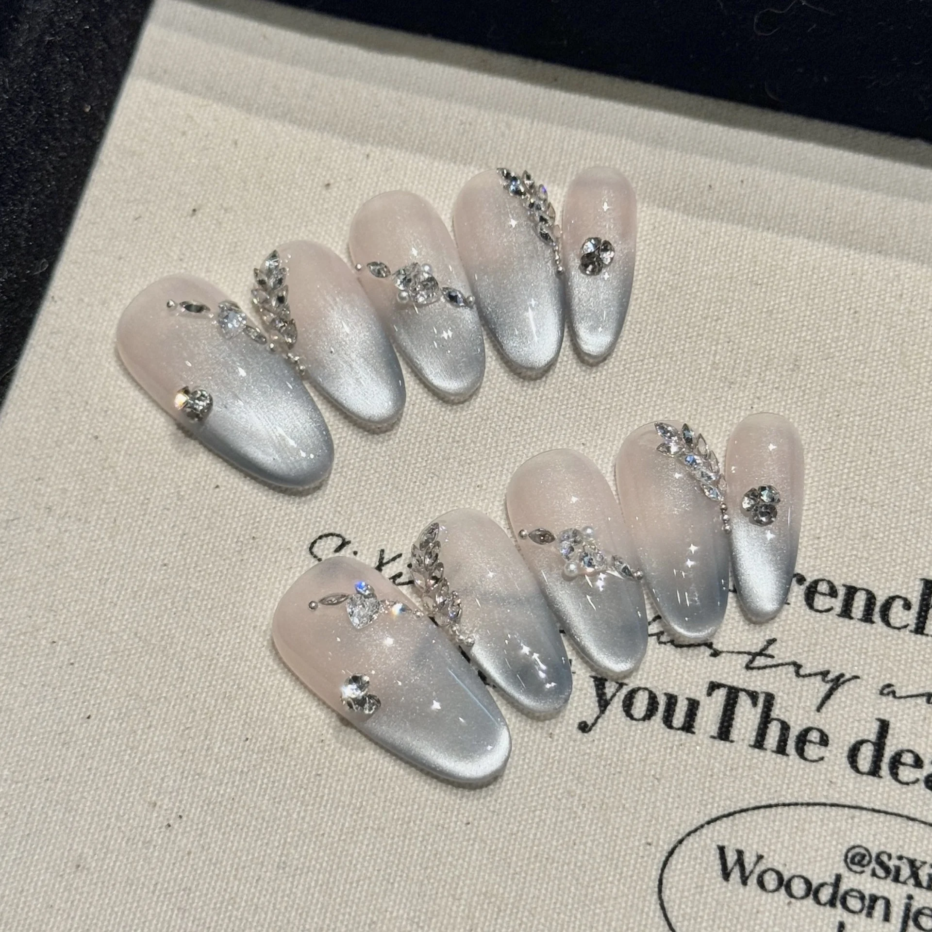 Handmade French Tips Fake Nails Glossy Grey Blue Cat's Eye Press On Nails Flash Rhinestone Decor Removable Almond False Nai