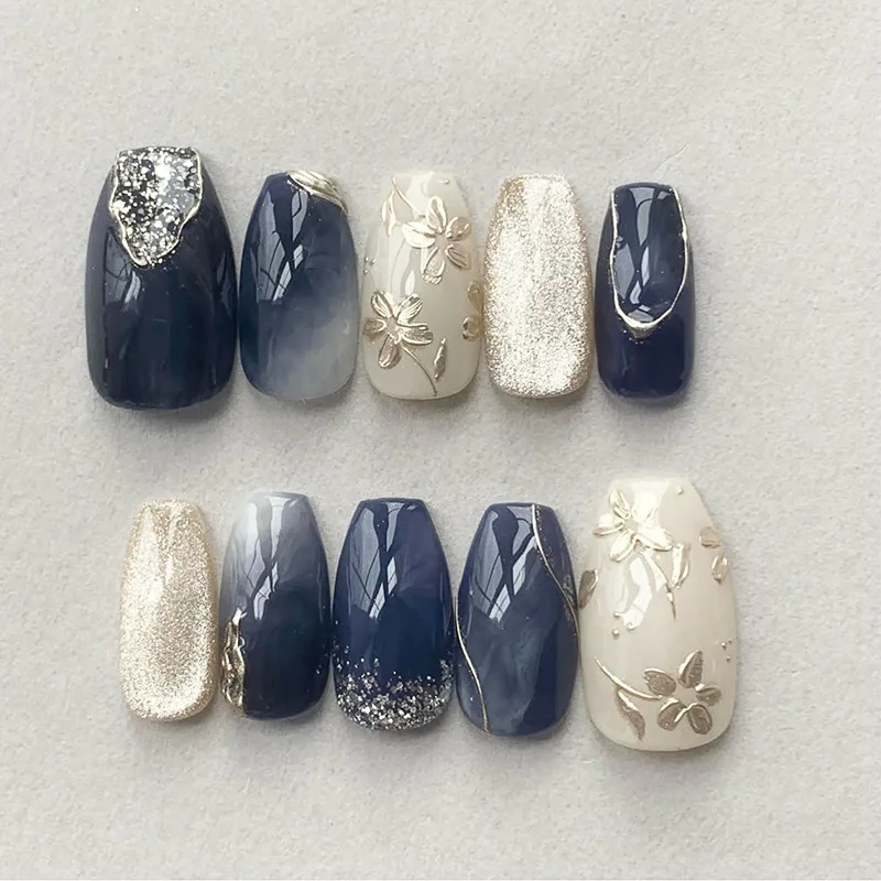 24pcs Ballerina Fake Nails Simple French Silver Cat Eyes Nail Patches False Nails Full Cover Press on Nails Detachable Nail Tips
