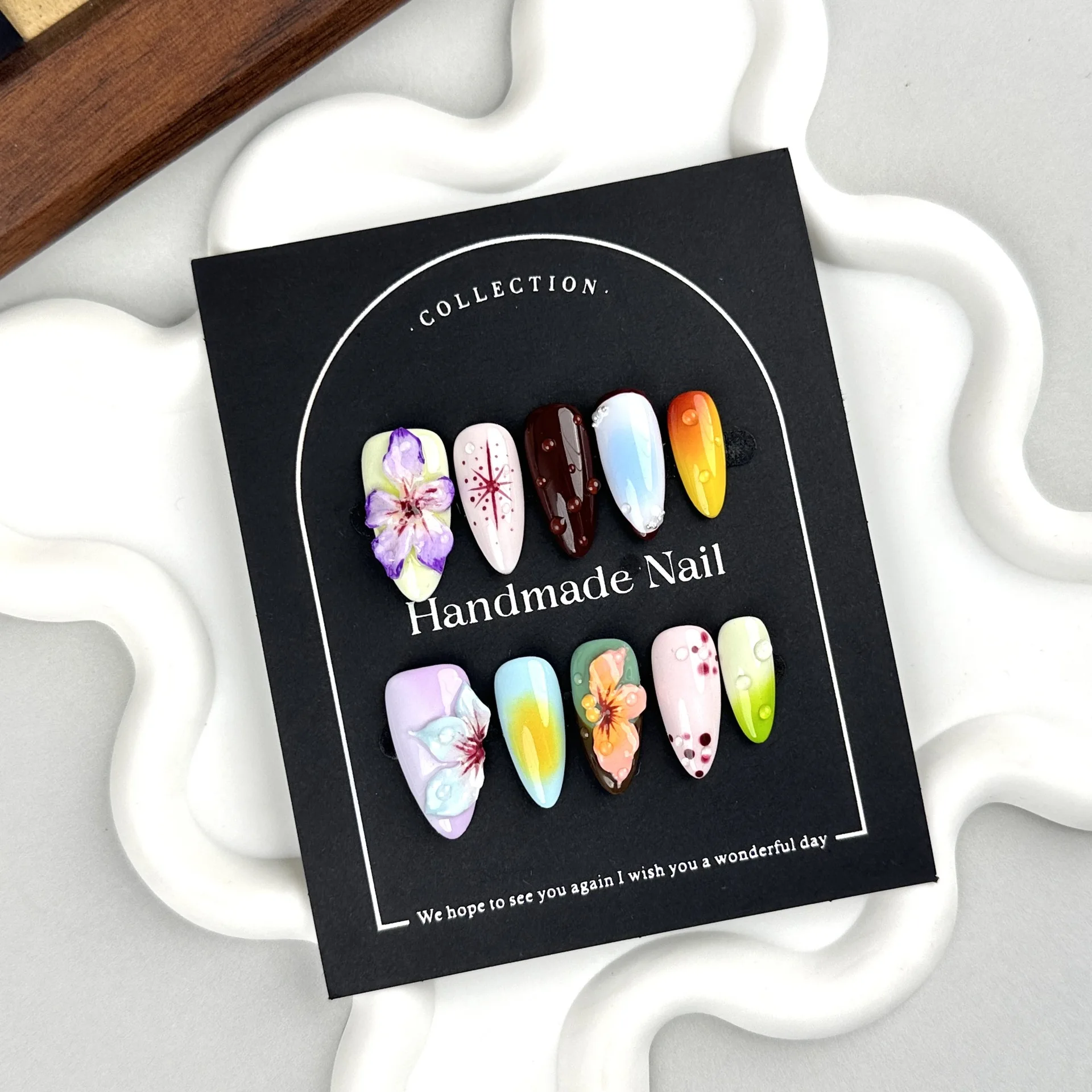 Handmade Press on Nails Hand Carved Color Petals Design Almond Shaped Fake Nails Sweet Cool Korean Cute Style False Nail Tips