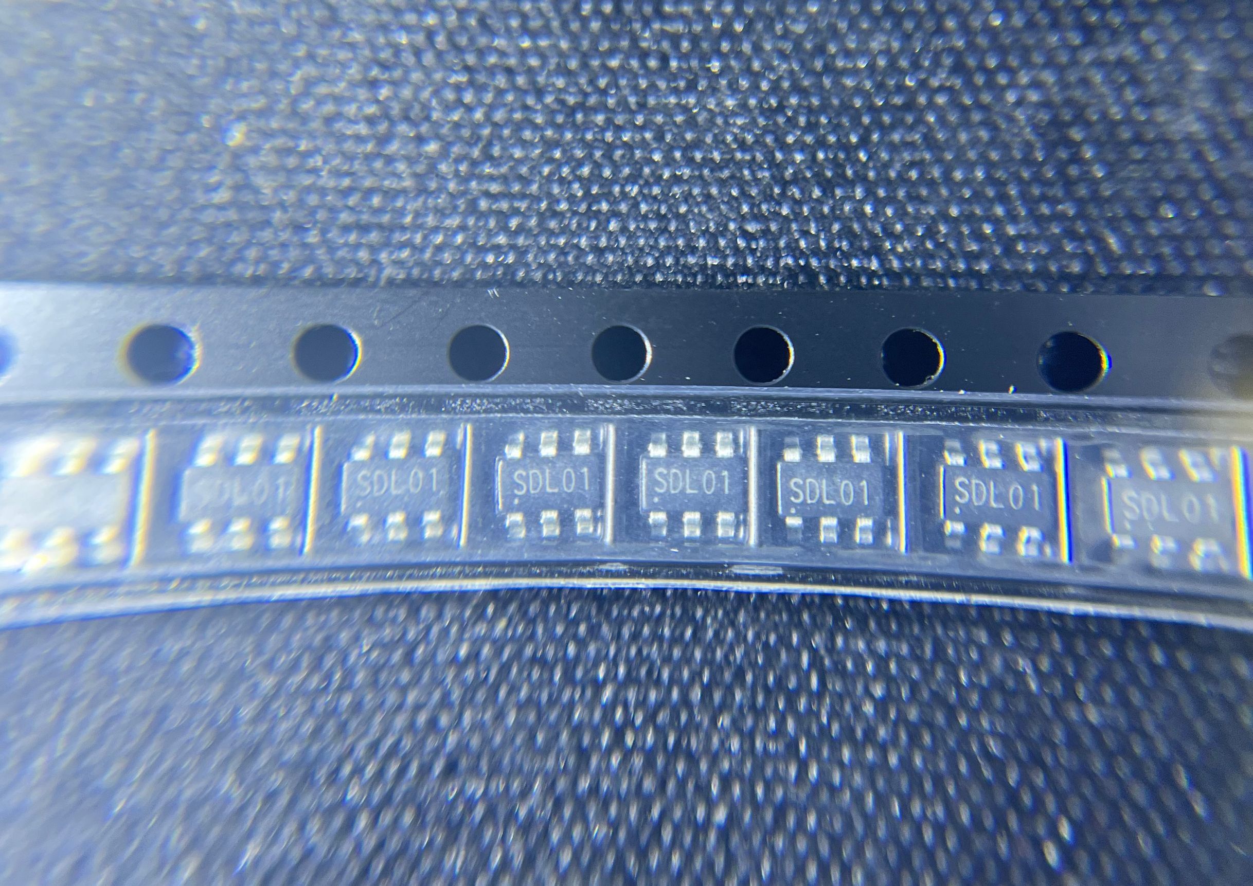 100pcs/lot PIC10F200T-I/OT PIC10F200 SL01 SOT23-6 NEW