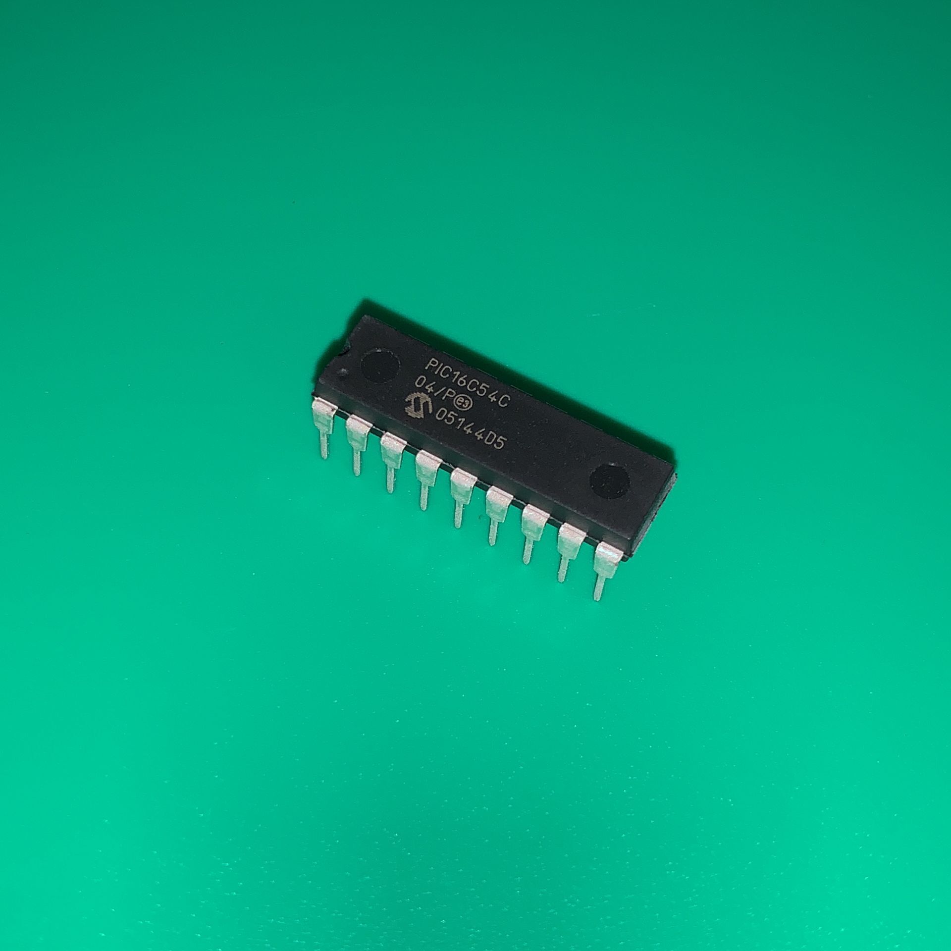 3pcs/lot PIC16C54C-04/P DIP18 PIC 16C54C -04/P IC MCU 8BIT 768B OTP 18DIP PIC16C54C04P PIC16C54C 04/P PIC16C54 C-04/P 16C54