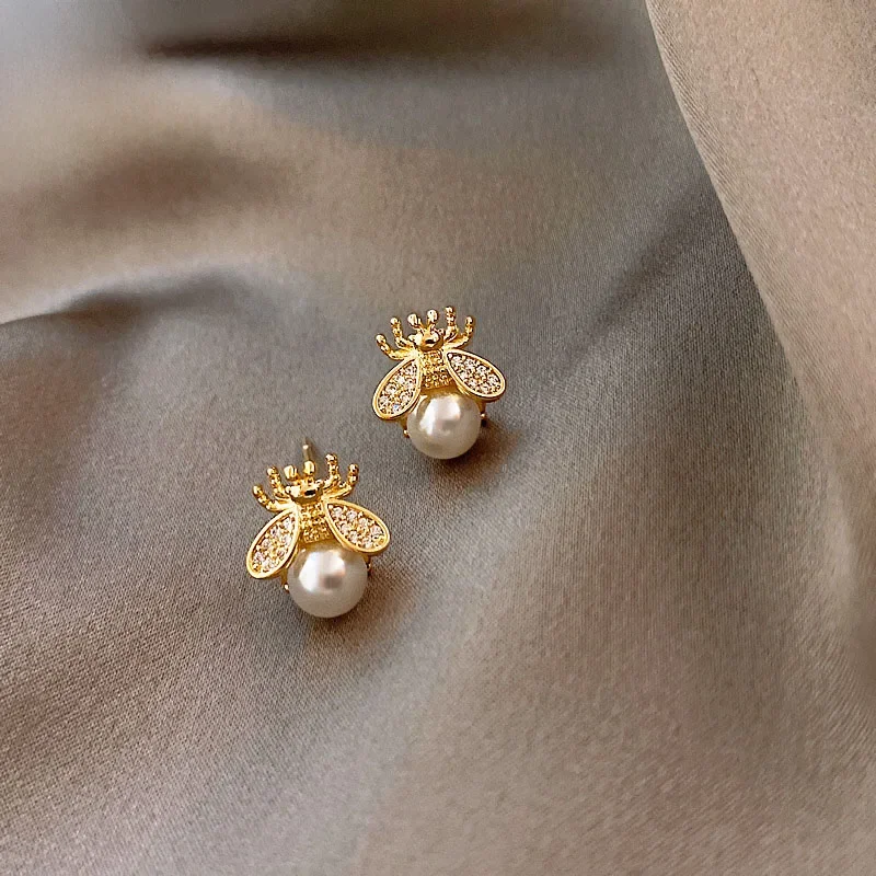 2023 new simple and luxurious Pearl Woman's Earrings Fashion design sense bee insect Earrings Korean