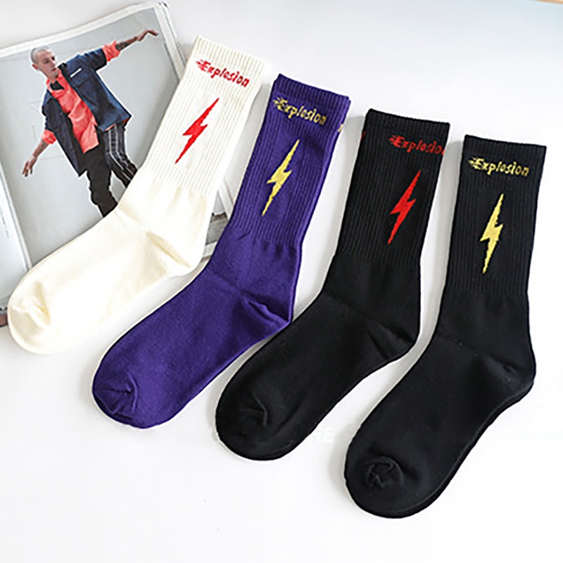 Wholesale New Flash Letters Man Sports Exquisite Skateboard Hip Hop Woman Casual INS Street Hipster Fashion Crew Tube Socks