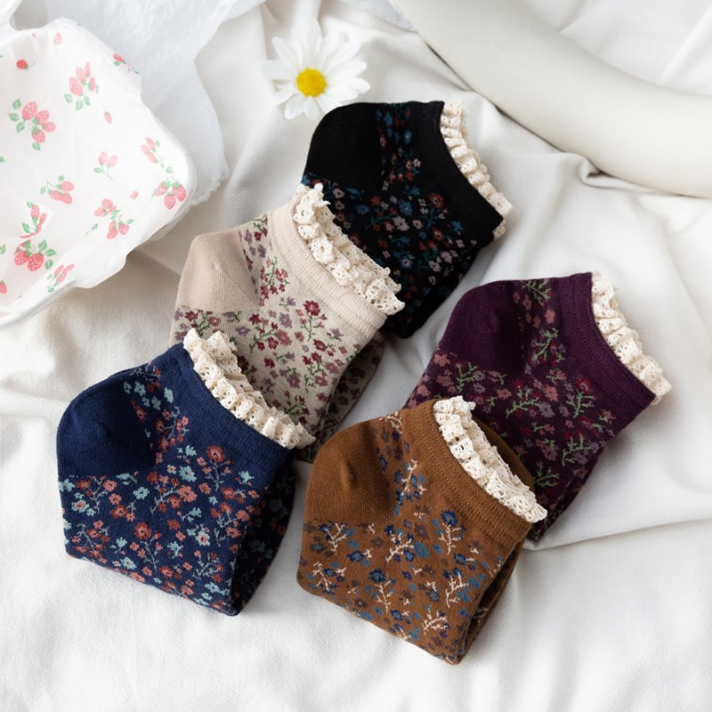 2022 Spring and Summer New Womens Korean Style Lace Vintage Nordic Flower Ethnic Floral Cotton Socks Short Tube Cotton Socks