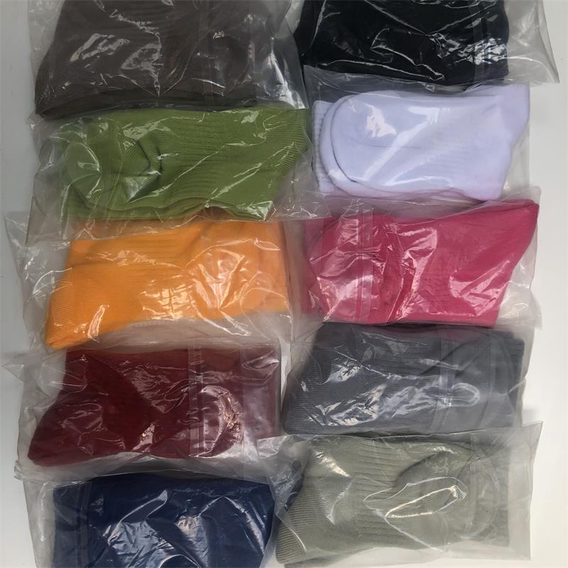 Unisex socks autumn winter graffiti letters street art solid color cotton towel bottom sports socks