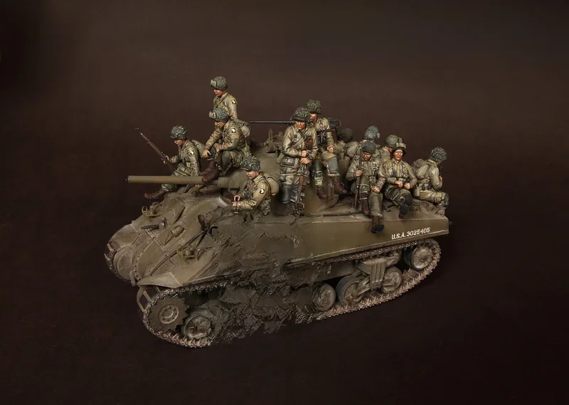 1/35 Scale Die-cast Resin  Model Assembly Kit (14 Figures) Unpainted, Free Shipping (no Tank)