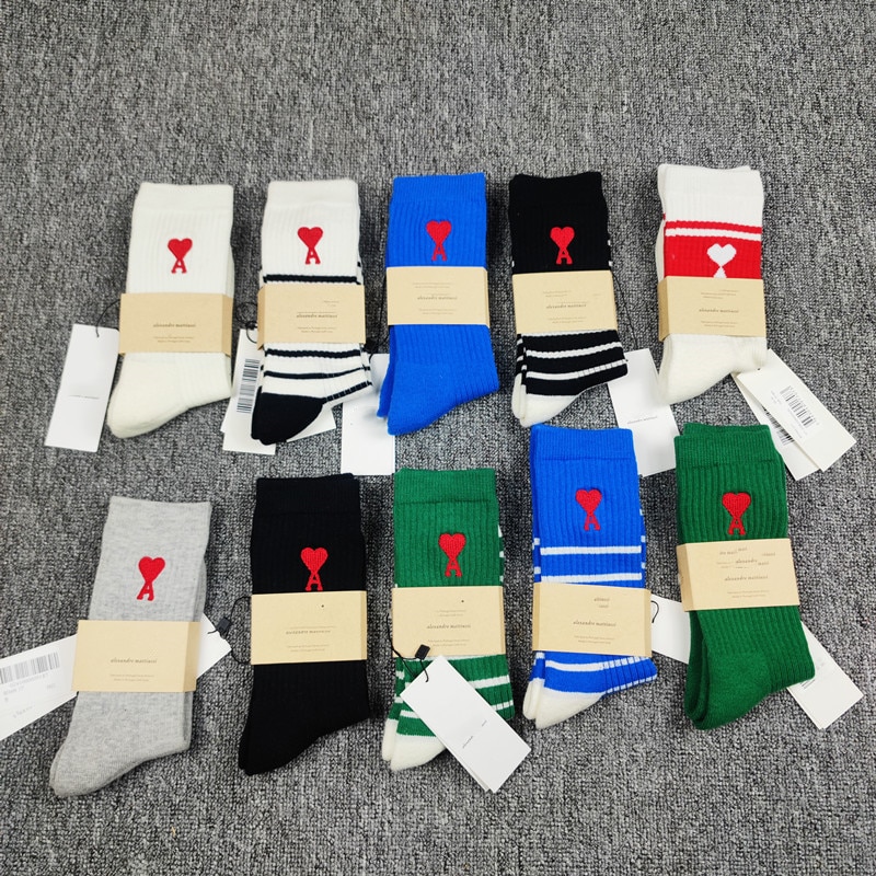 1 pair of men's and women's embroidered love soles thickened mid-tube rubber band black and white gray sports socks