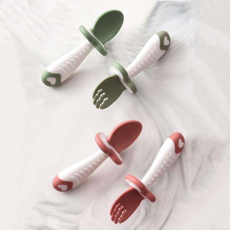 Babies learn to eat, soft spoon, fork, baby food, soft spoon, tableware for children aged 1 and 2