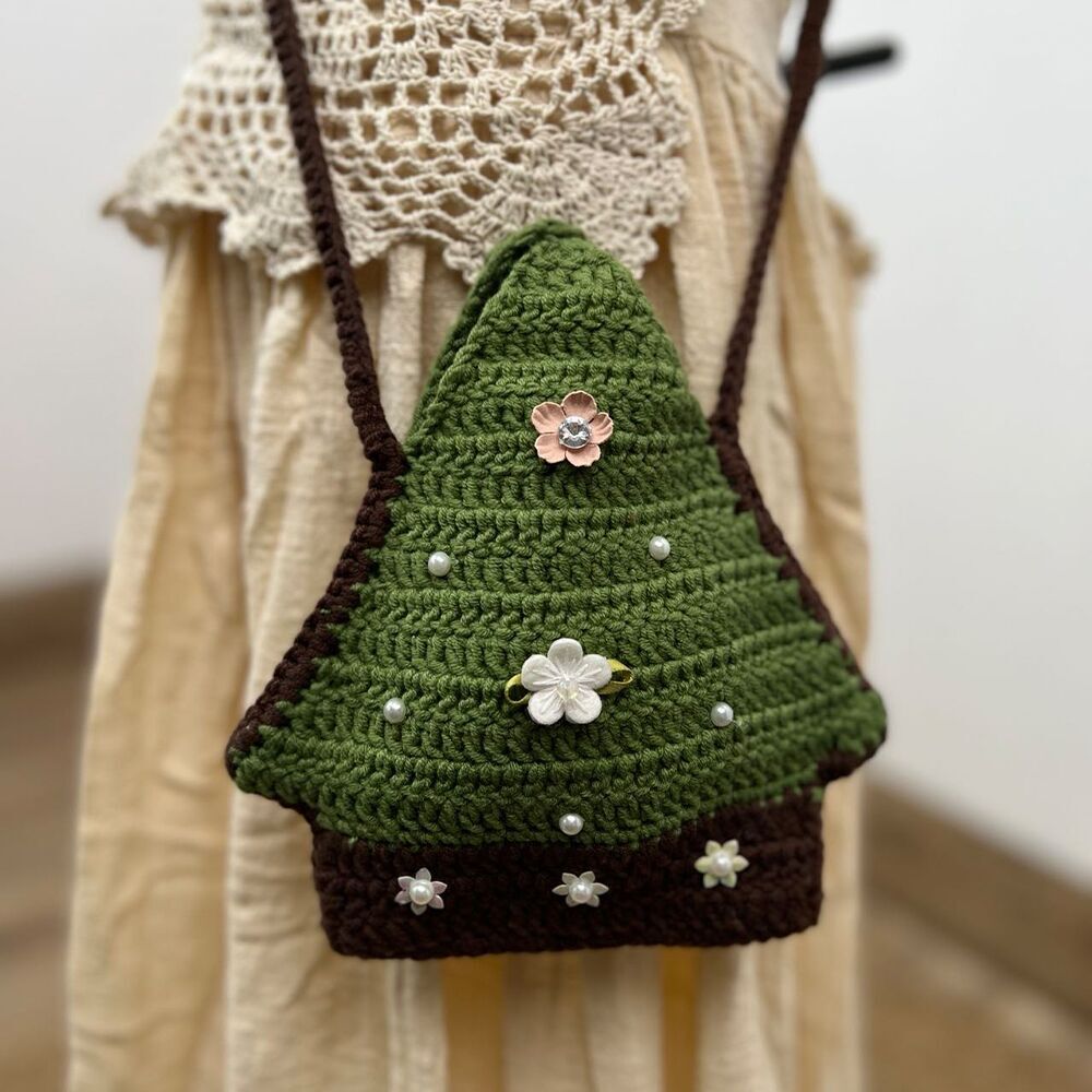Don&Judy Handmade Crochet Christmas Tree Cotton Messenger Bag Decoration Satchel Daily Use with Pearl Plum Flower Teenager G