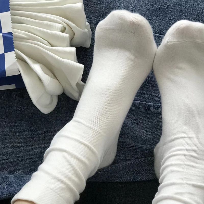 Simple and versatile white medium tube socks for men women in spring autumn pure cotton socks black white classic socks