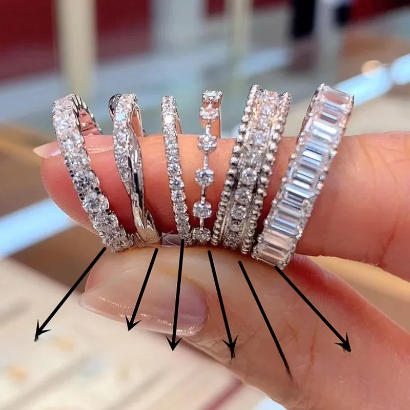 Huitan Fashion Contracted Design Women's Ring with Brilliant White Cubic Zirconia Wedding Party