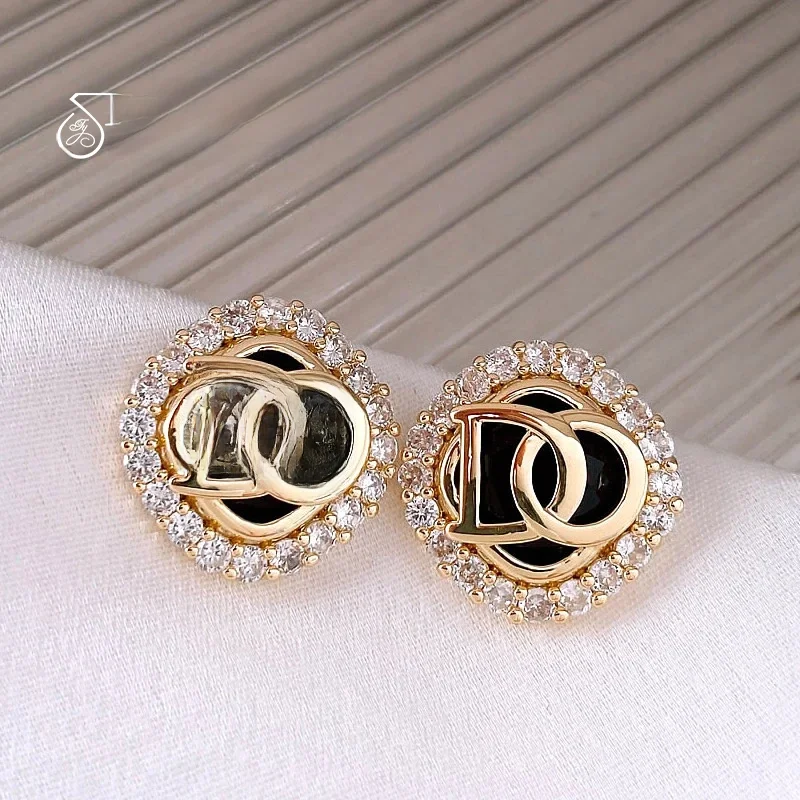 2023 New Shiny Zircon Inlaid Black Square Letter Stud Earrings Luxurious Exquisite Jewelry Fashion