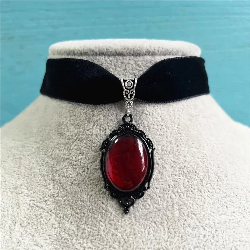 Gothic Vampire Cameo Pendant Choker Velvet Necklace For Women Fashion Pagan Witchcraft Jewelry Girls